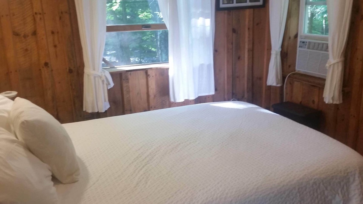 Saugerties Cabin | Lovely cottage located on Plattekill Stream