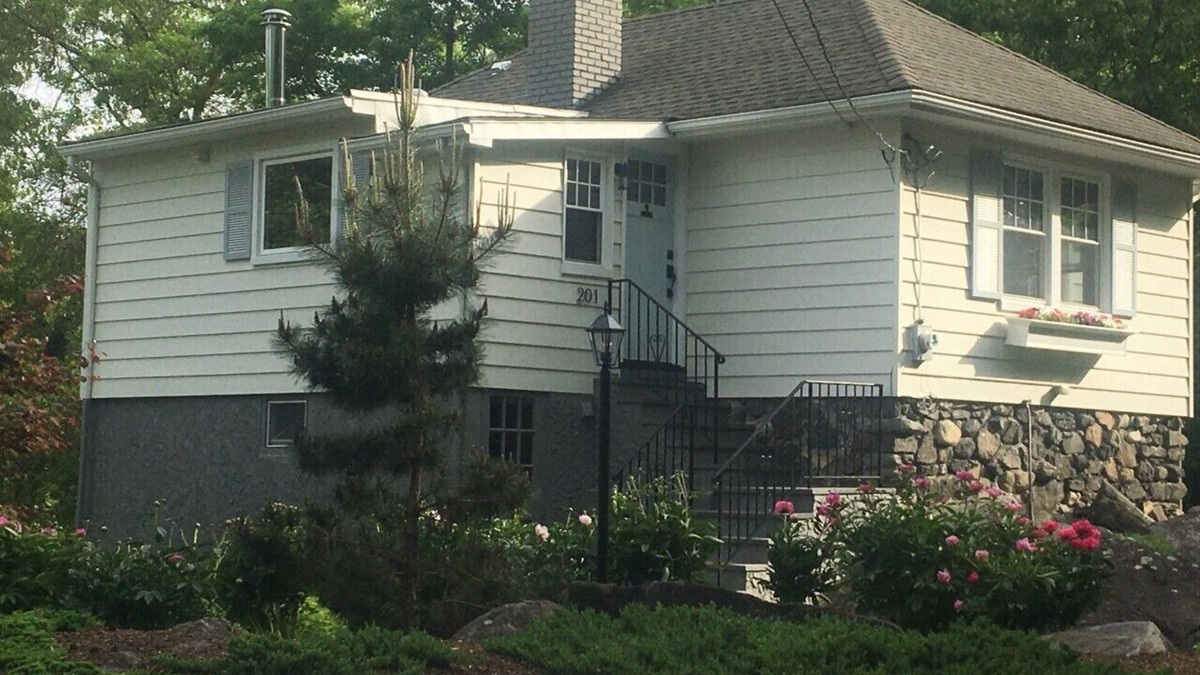 Croton-on-Hudson Cottage | Lovely cottage, ideal location