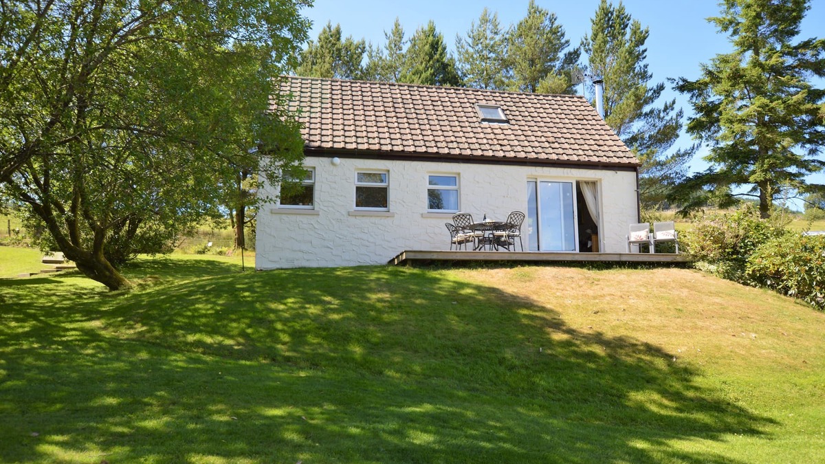 Kilmun Apartment | Lovely cottage with loch views, near Dunoon, sleeps 6