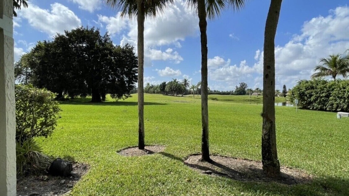 Weston Condo | Lovely Country Club 2 Bedroom condo Lake & Golf course view PEACEFUL & GORGEOUS