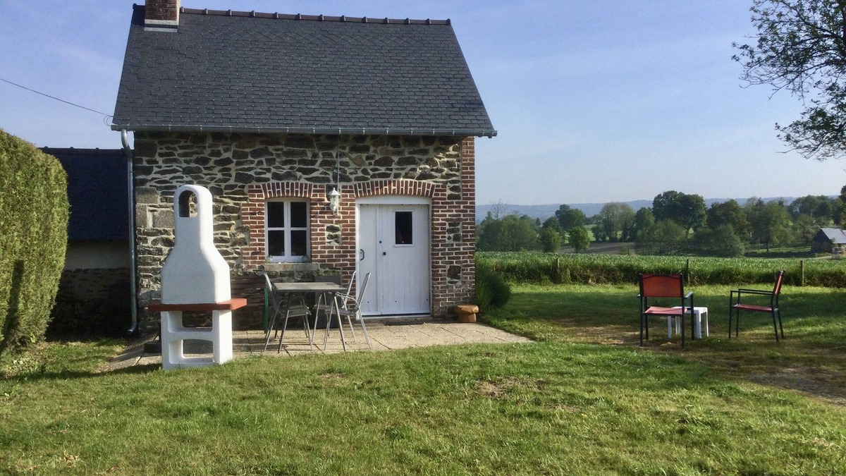 Brecey Cottage | Lovely country cottage in its own peaceful orchard with stunning views