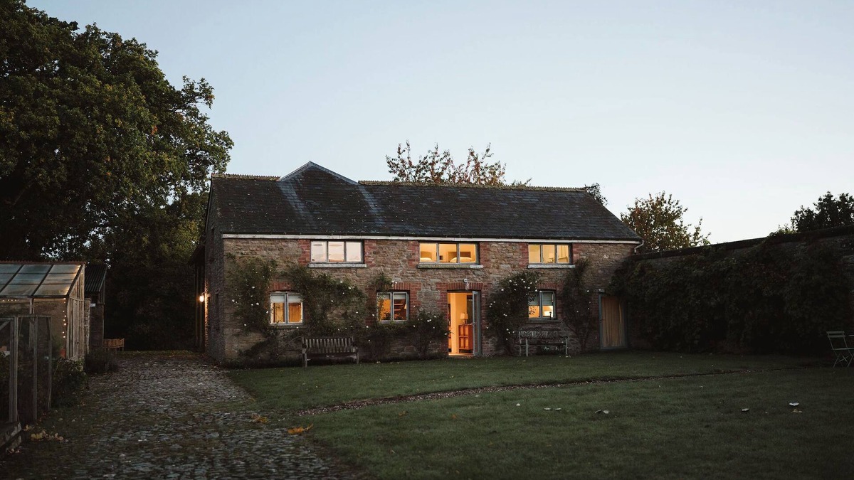 Clyro House | Lovely countryside cottage with river access and mountain views