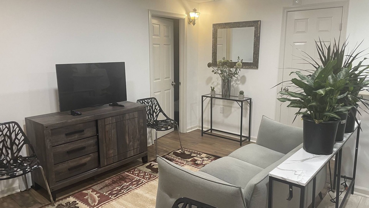 Sewell Apartment | Lovely Cozy 2 Bedroom Apartment