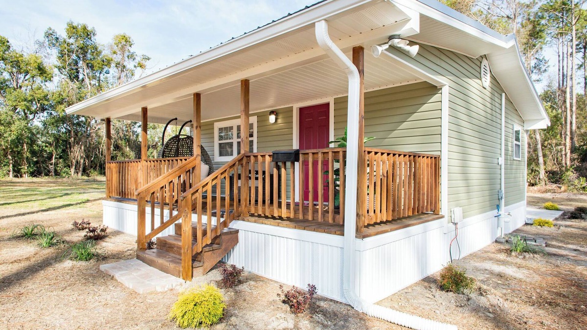 Waycross Cottage | Lovely cozy cottage with AC in charming Waycross