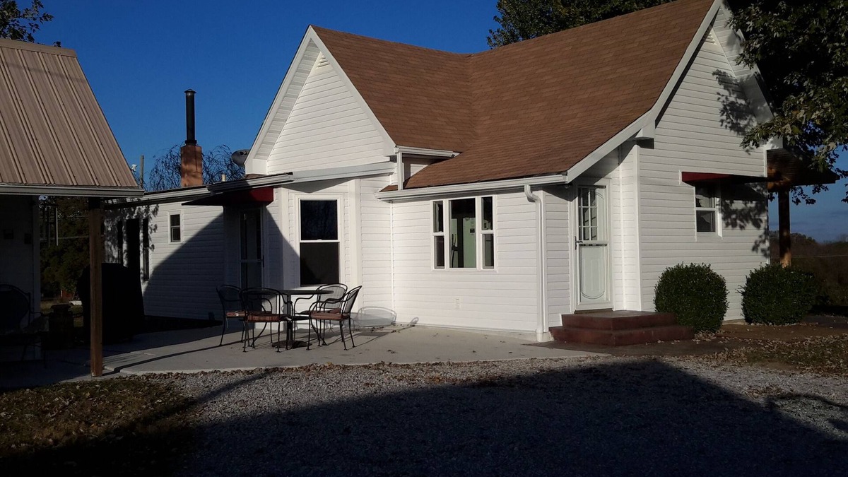 Murphysboro House | Lovely Cozy Country Home Located In the Hills Of Southern Illinois