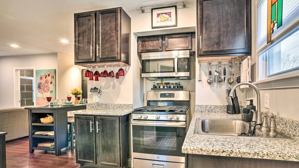 Dearborn House | Lovely Dearborn Home w/Gas Grill & Backyard!