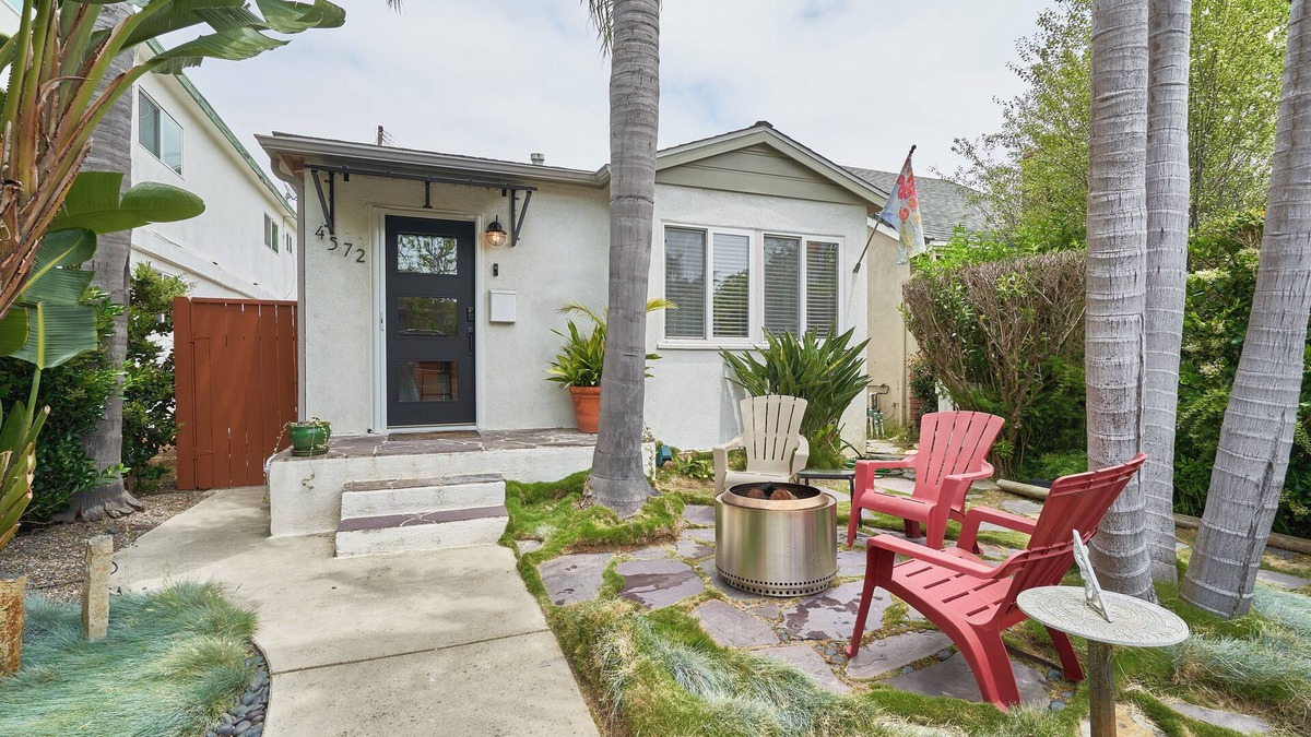 Del Rey House | Lovely Del Rey Beach Bungalow