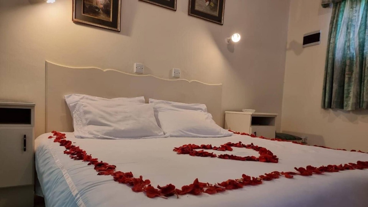 Bulawayo Apartment | Lovely Deluxe Room - 2086