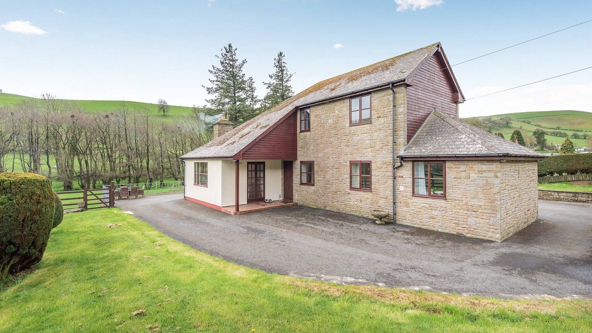 Abercraf Cottage | Lovely detached property in a rural location on the Welsh border.