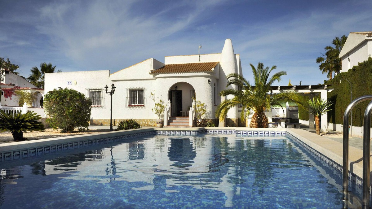 San Luis Villa | Lovely detached villa with private pool on spacious plot