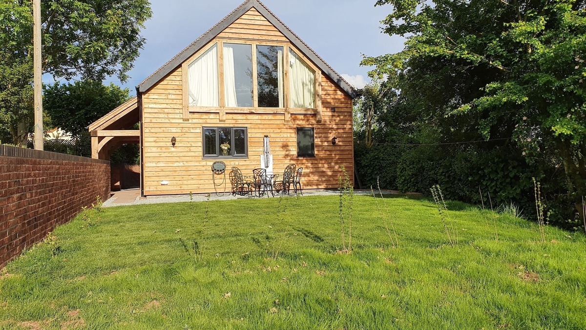 Ludwel Cottage | Lovely dog friendly cottage 4 miles from Ludlow with feature oak glass gable.