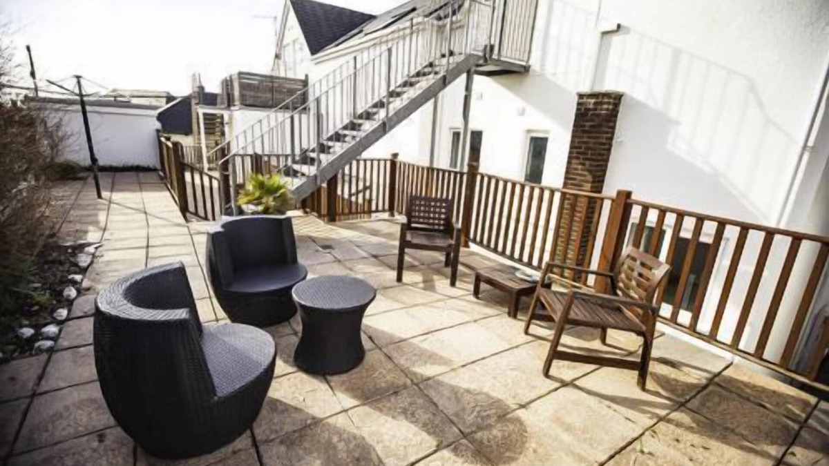 Mortehoe Apartment | Lovely dog friendly 2 bed apartment opposite Combesgate Beach with fab views and balcony.