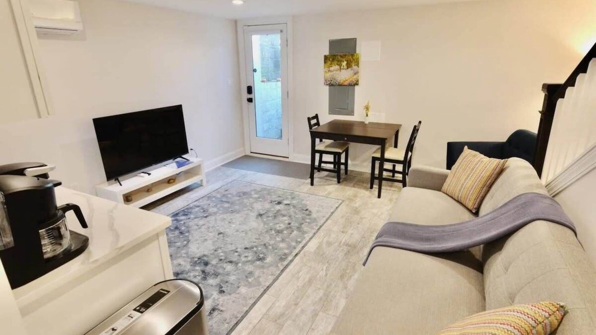 Near Northeast Apartment | Lovely English Basement Apartment in Washington DC