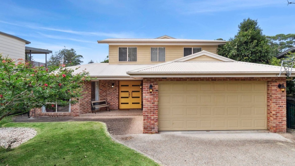 South Durras House | Lovely family beach house. Pet friendly and walk to beach