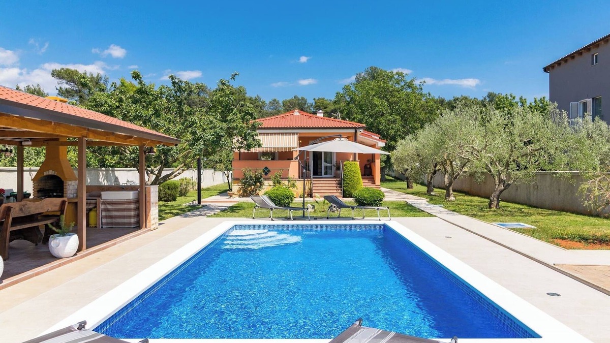 Pula Ski Chalet | Lovely Family Oasis with Private Pool - Dolinka