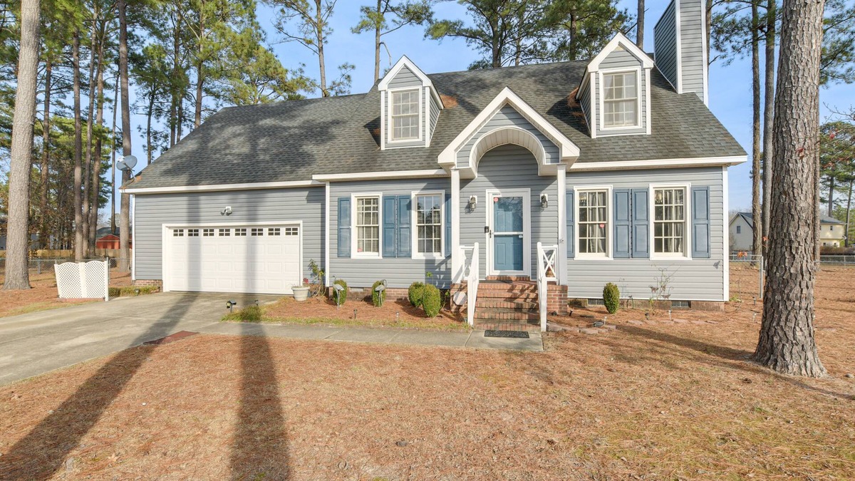 Fayetteville House | Lovely Fayetteville Home: Deck & Fireplace!