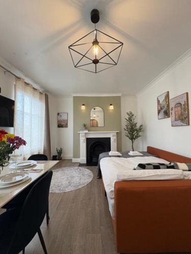 Highbury West Apartment | Lovely Flat by Emirates - 5 mins to Kings Cross St Pancras