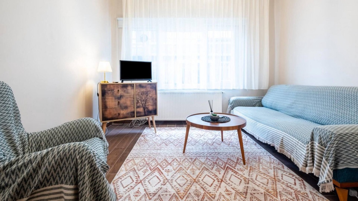 Gumussuyu Mahallesi Apartment | Lovely Flat in Beyoglu near Public Transportation