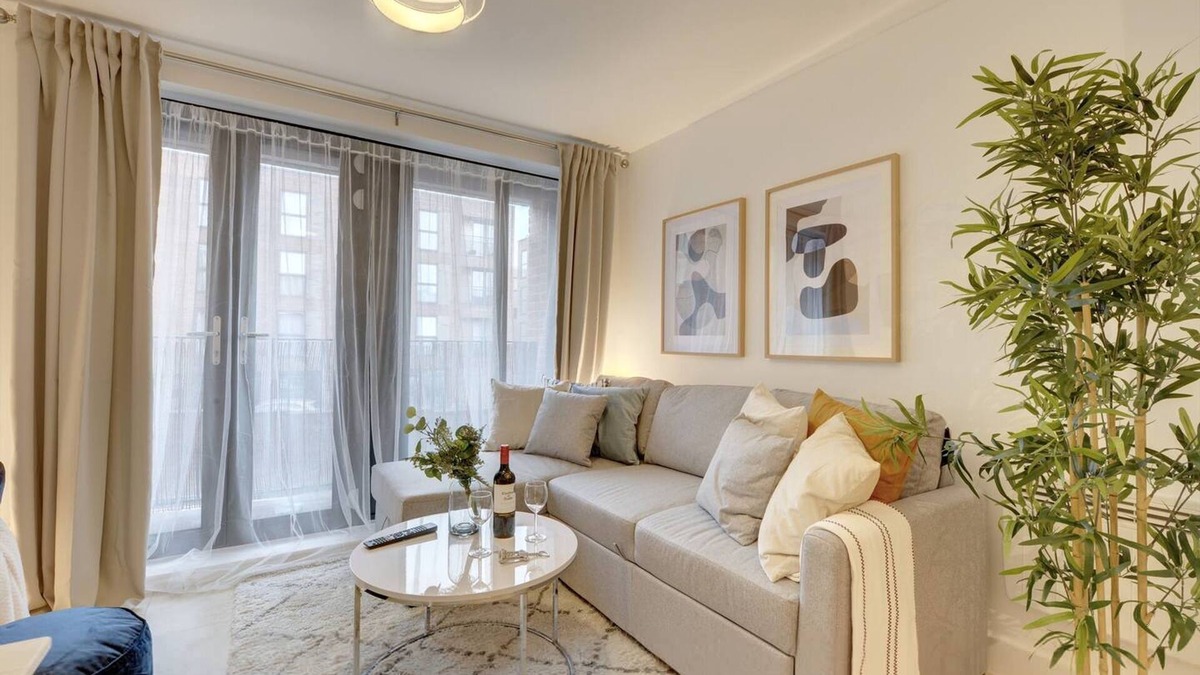 Gloucester Apartment | Lovely Flat in Kiln Close with Free Parking