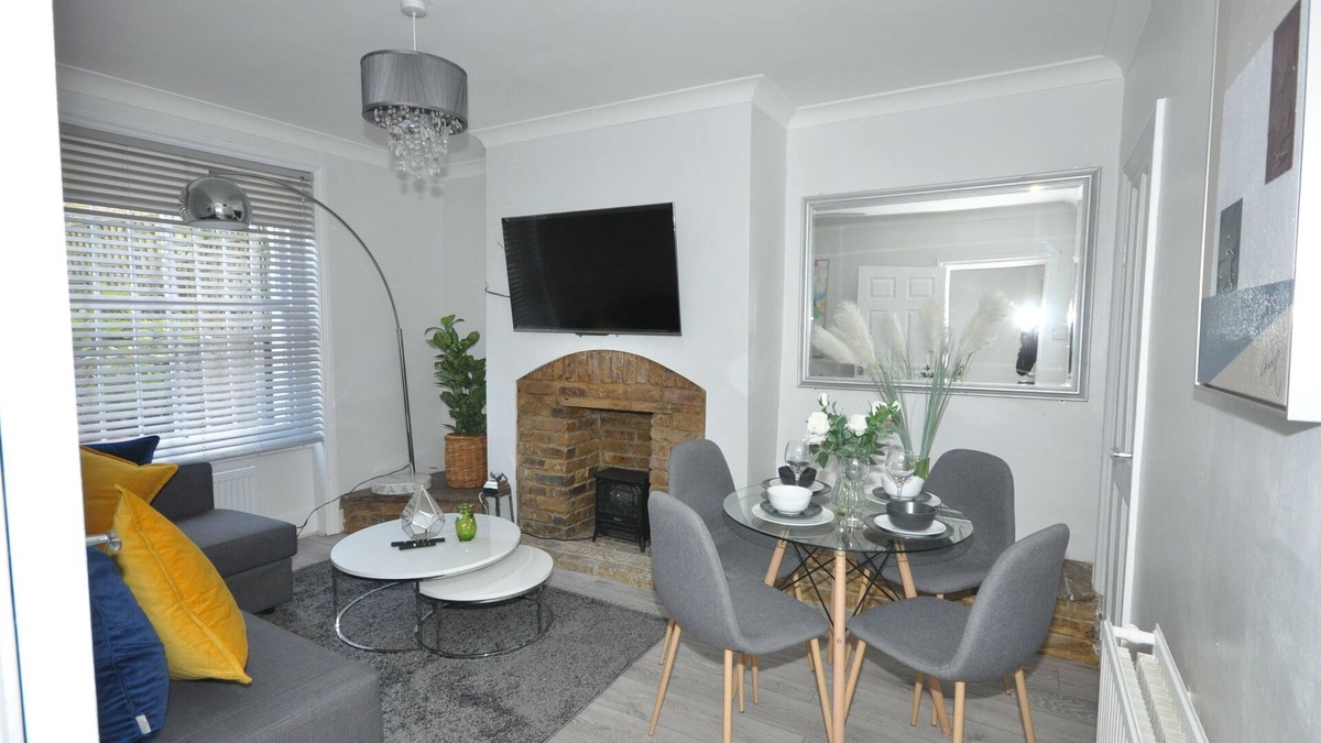 Addison Apartment | Lovely flat in Shepherds Bush with Garden