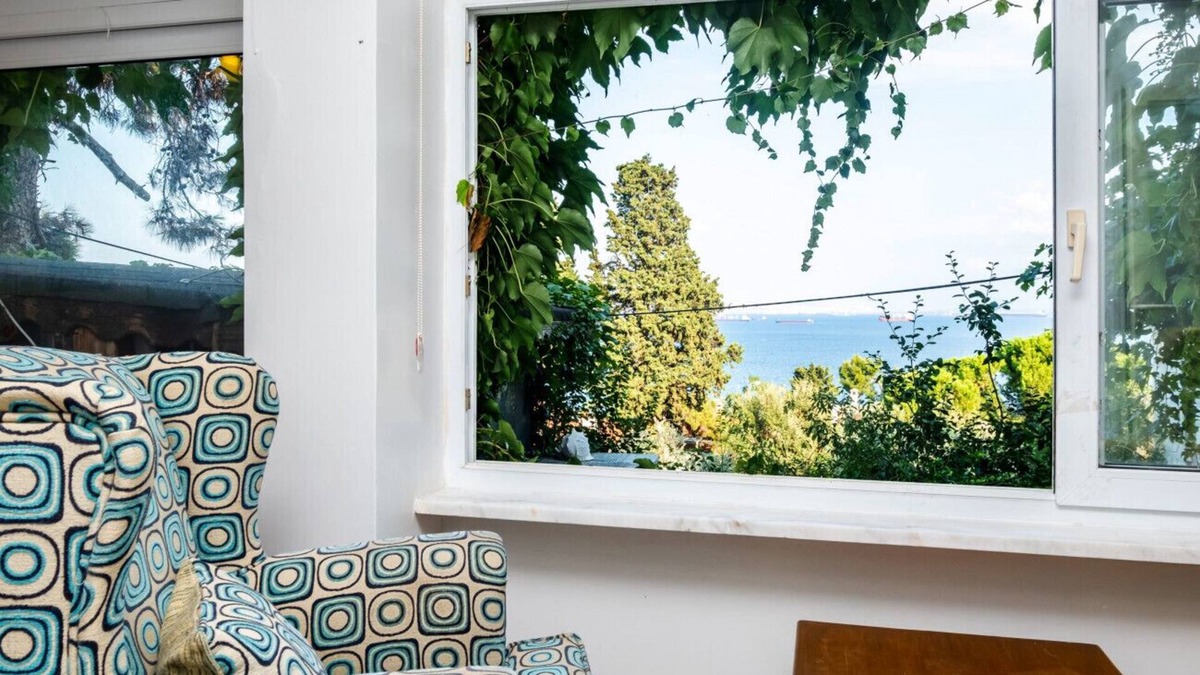 Adalar Apartment | Lovely Flat near Beach with Sea View in Buyukada