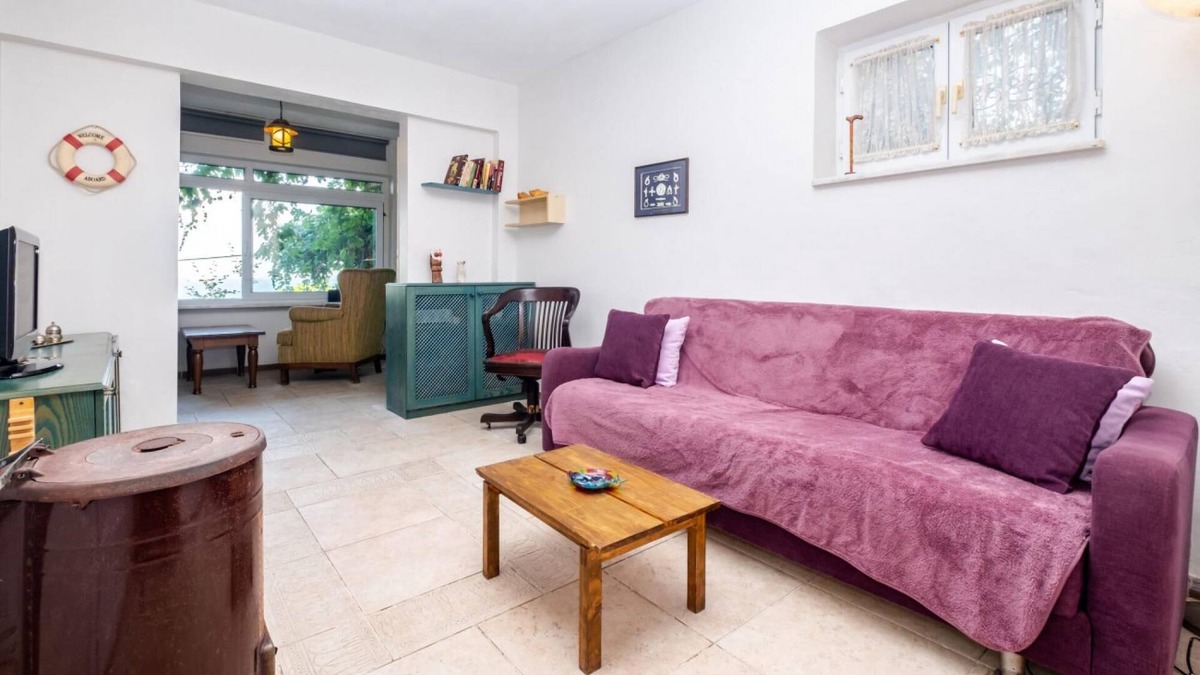 Adalar Apartment | Lovely Flat near Beach with Sea View in Buyukada