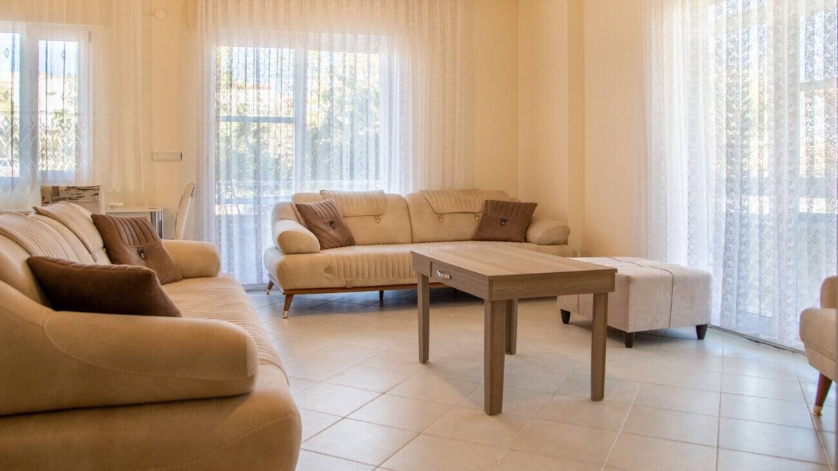 Dalyan Mahallesi Apartment | Lovely Flat with Balcony in Cesme Close to Sea