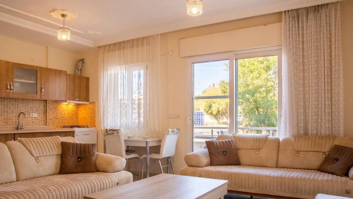 Dalyan Mahallesi Apartment | Lovely Flat with Balcony in Cesme Close to Sea