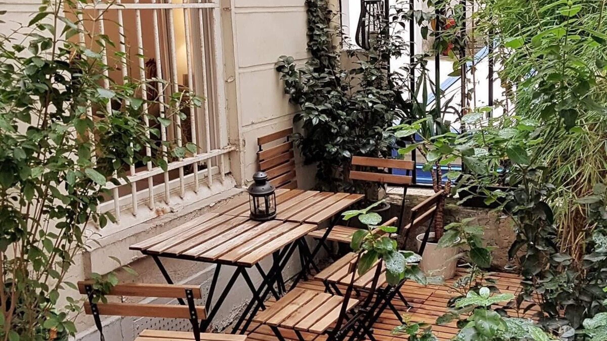 Quartier du Faubourg-Montmartre Apartment | Lovely flat with terrace in the heart of Paris