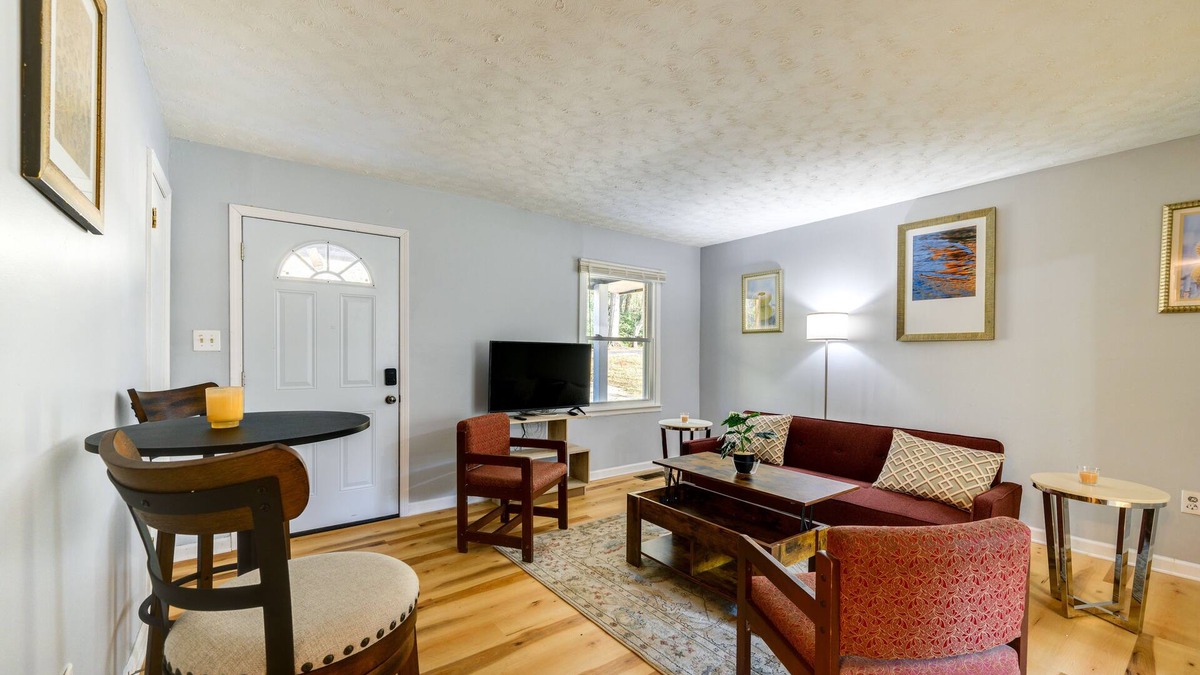 Forsyth House | Lovely Forsyth Home ~ 2 Mi to Tift College!