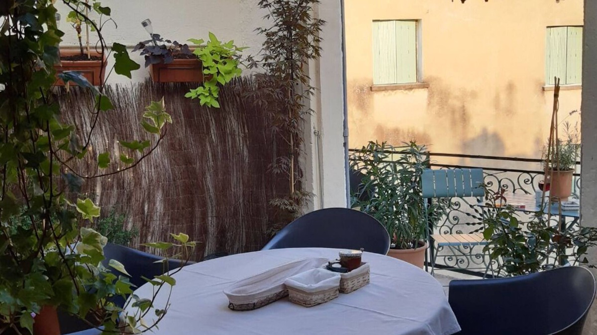 Saint-Quentin-la-Poterie House | Lovely apartment with terrace
