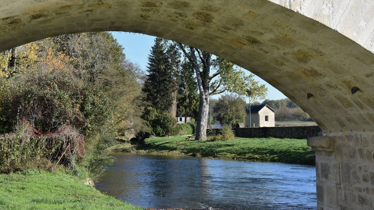 Saint-Vincent-sur-l'Isle House | Lovely riverside accommodation with character