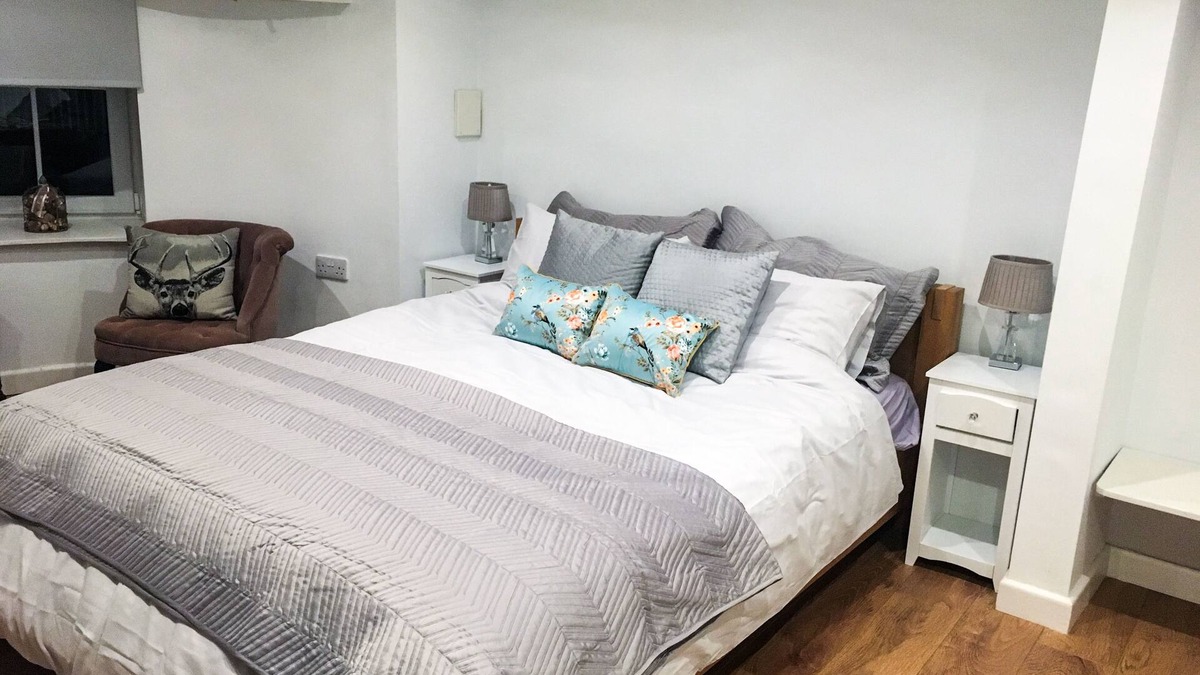 Grange-over-Sands Apartment | Lovely Garden Apartment with bay views and easy access to South Lakeland