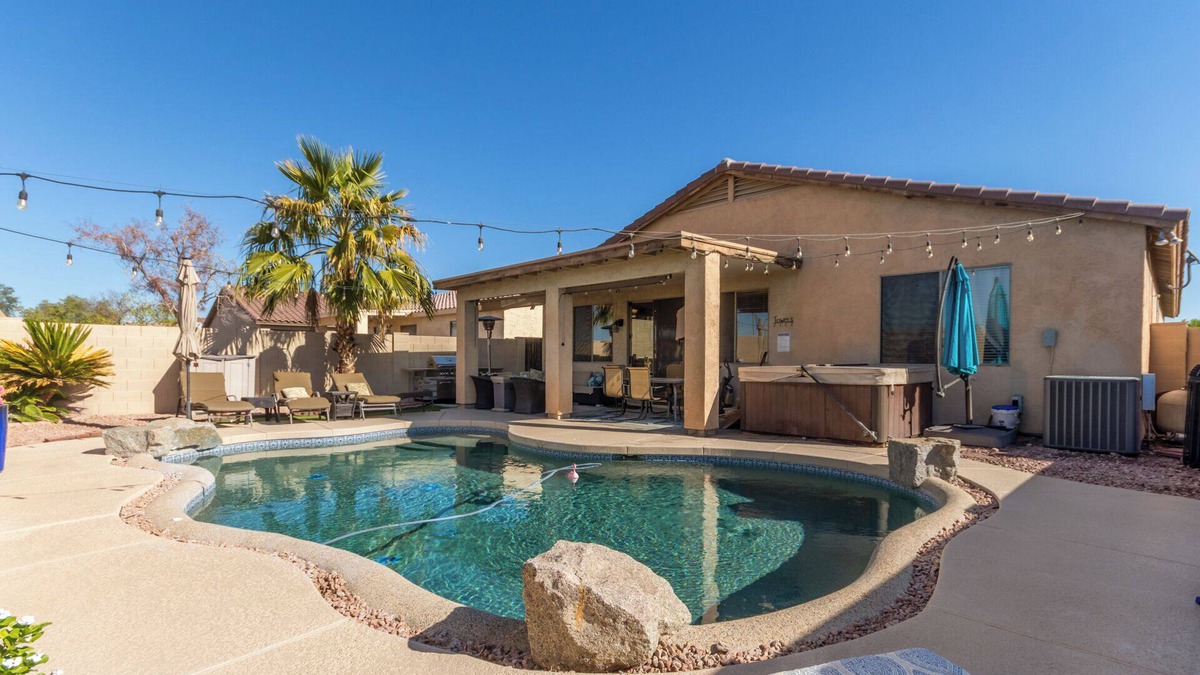 Avondale House | Lovely Garden Lakes,heated pool & Spa! Special montly rate!