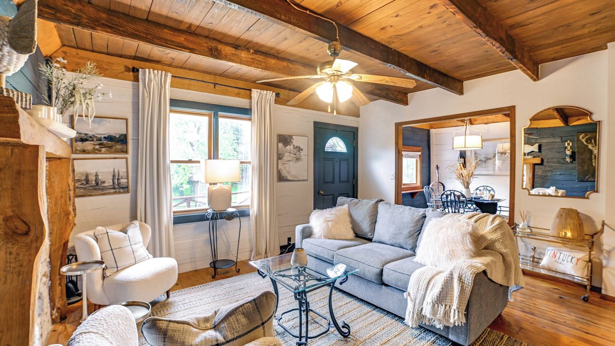 Benton Cabin | Lovely Gilbertsville Cabin w/Patio, 4 Mi to Water