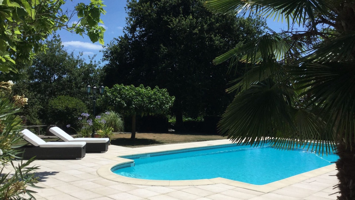 Arroses House | Lovely gîte nestled amongst vineyards and sunflower fields in SW France.