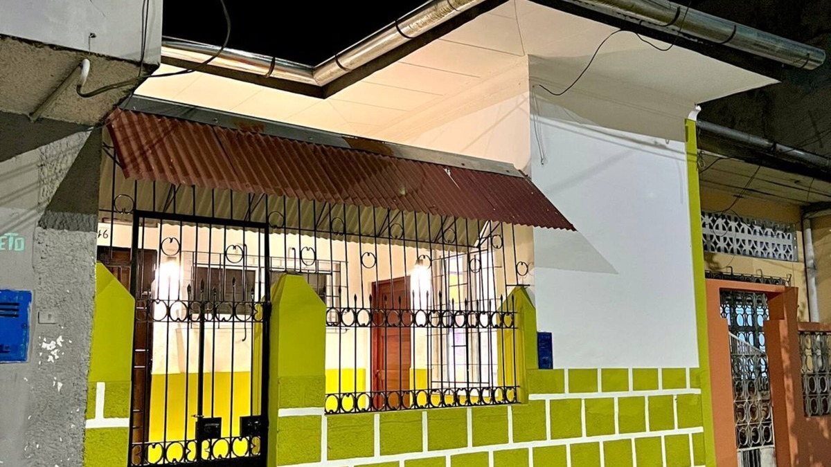 Iquitos House | Lovely Green House in Iquitos 1 Bed Apartment - WiFi/Centric/AC