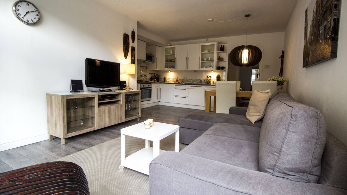 Haarlemmerbuurt Apartment | Lovely Ground Fl. Apartment in Historic Canal House, Jordaan, Center, Amsterdam