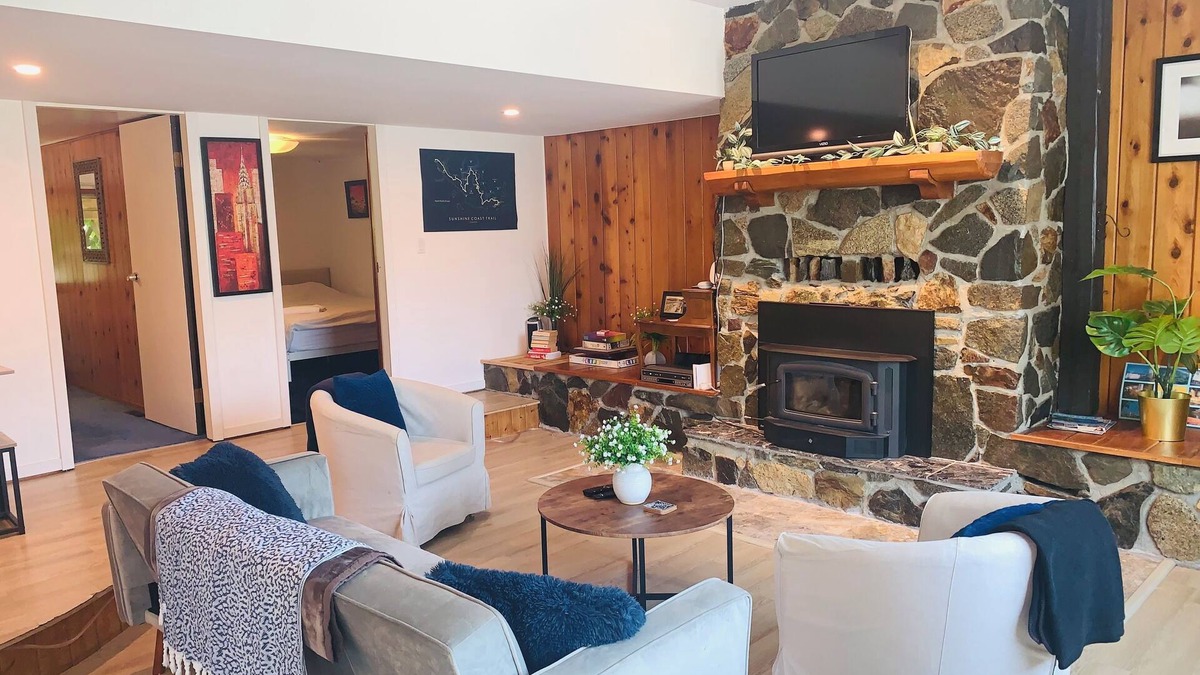 Downtown House | Lovely Group Getaway Near Beach!