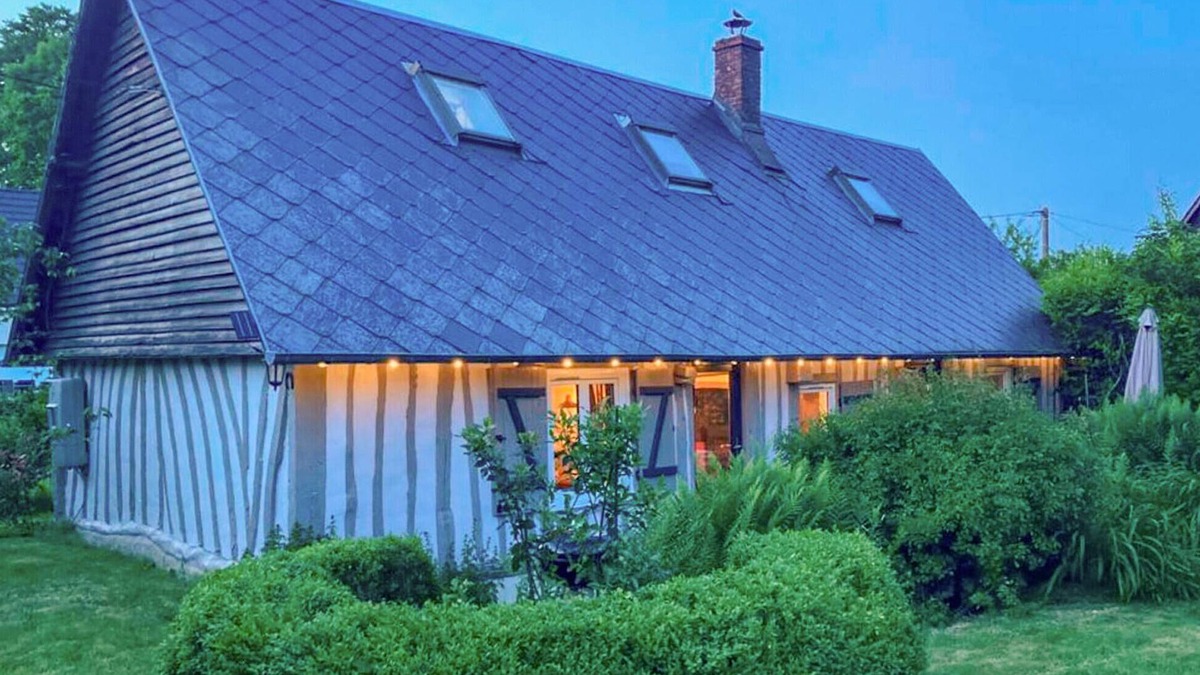 Canville-les-Deux-Eglises House | Lovely home in Canville les deux égli
