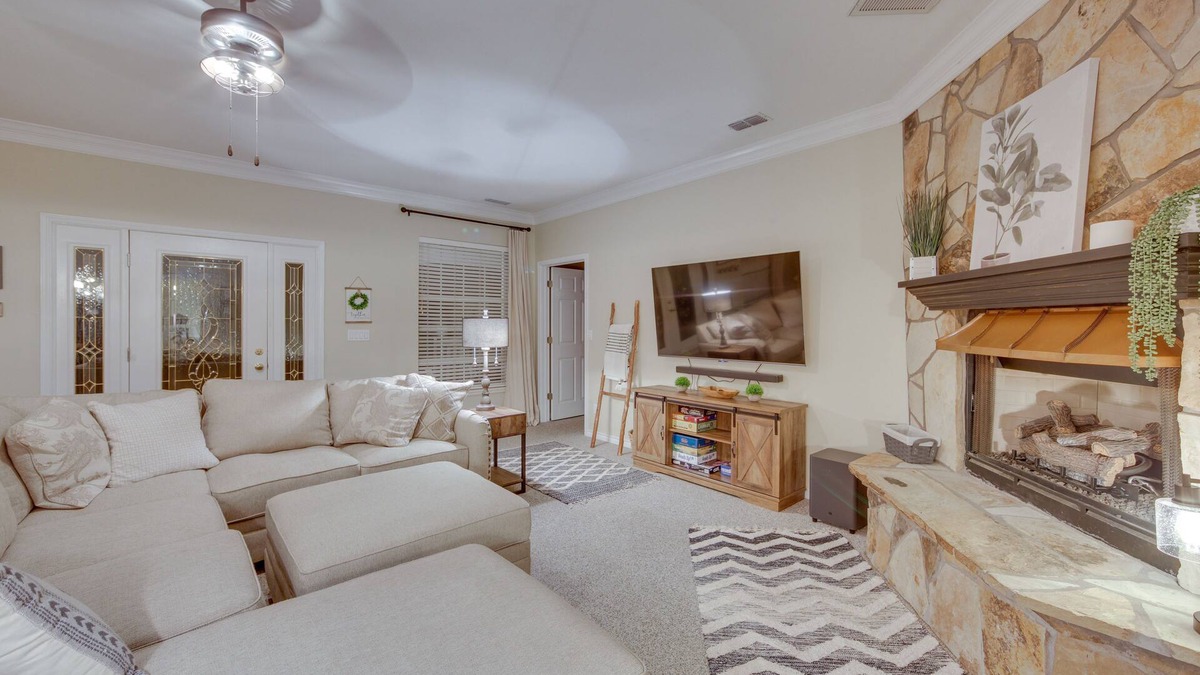 Hawkins House | Lovely Hawkins Home w/Patio & Hangar Garage!