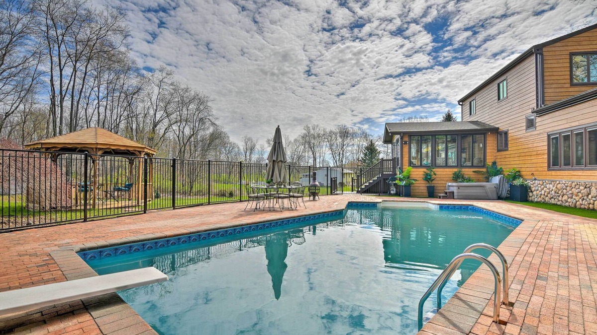 Highland House | Lovely Highland Home w/Pool & Hot Tub!