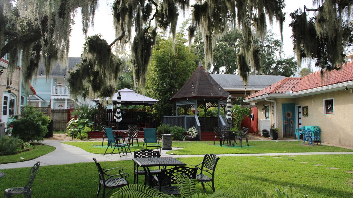 Daytona Beach House | Lovely Historic home in the heart of Daytona Beach. Close to everything!
