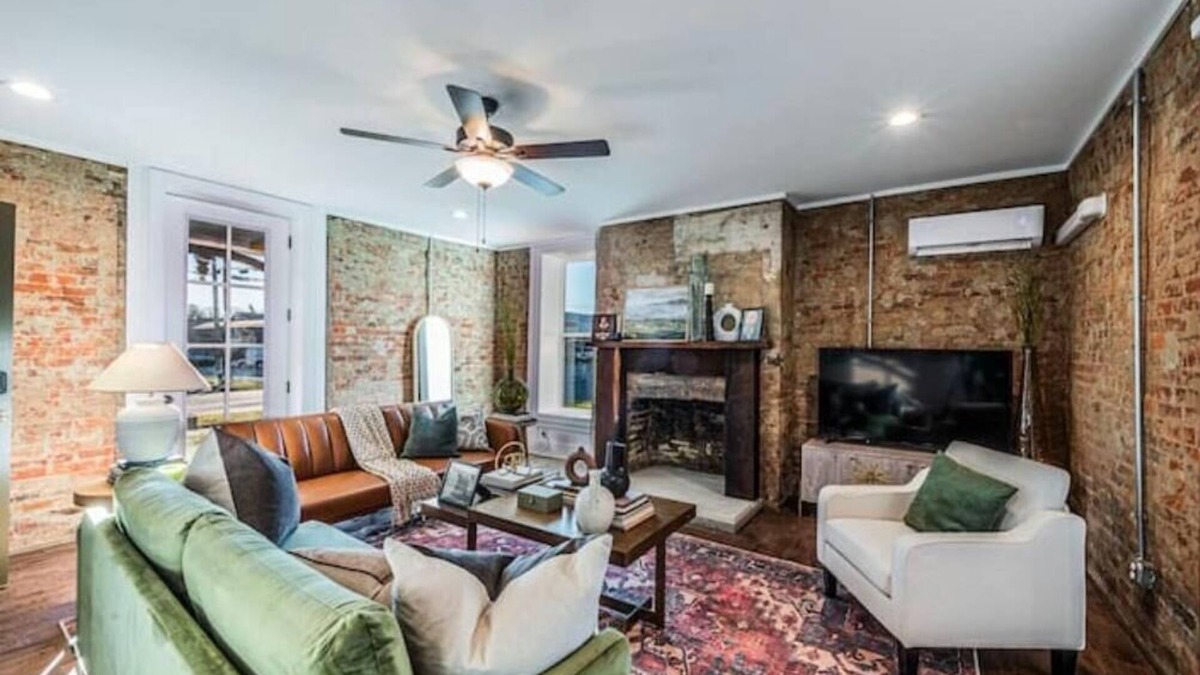 Franklin Apartment | Lovely historic spot, walk to the square!