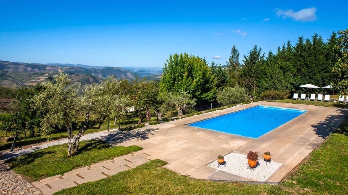 Tralhariz House | Lovely holiday home in Carrazeda de Ansia with terrace
