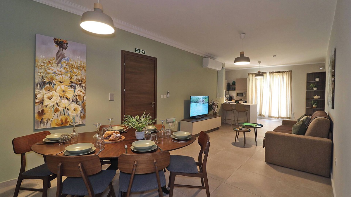 Qawra Apartment | Lovely Holiday Home next to bus terminusn