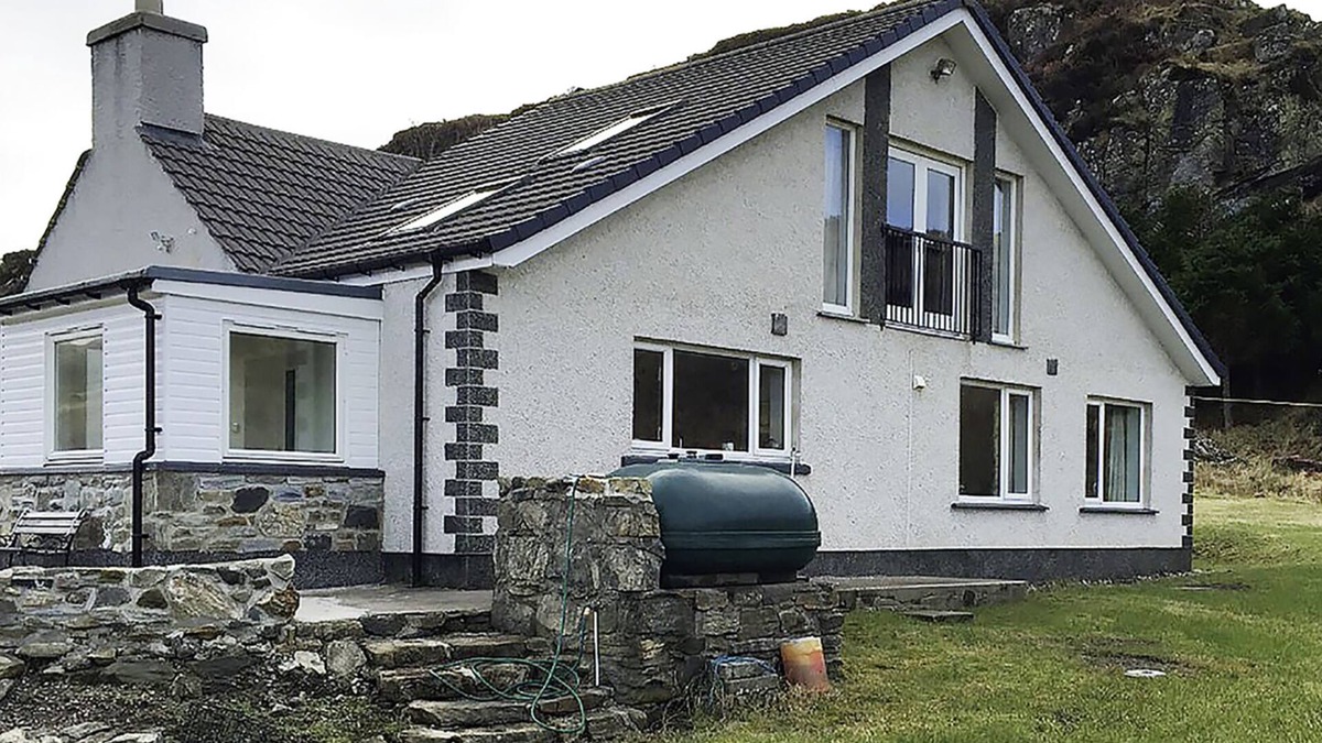 Ardroil House | Lovely Holiday Home with wonderful sea views in peaceful, sheltered location