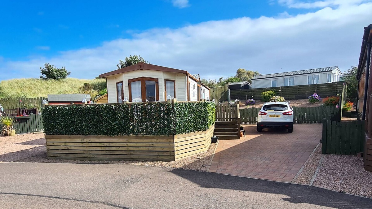 Montrose House | Lovely Holiday Home; Close to beach / local amenities - SouthLinks Holiday Park