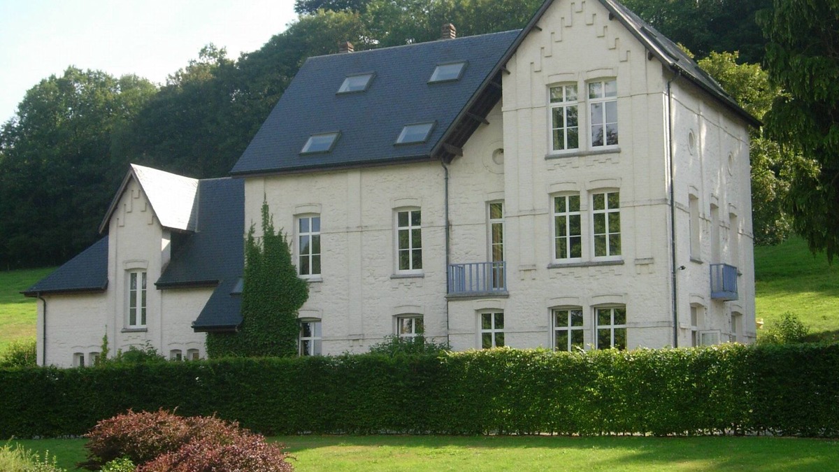 Rance-montbliart House | Lovely Holiday Home in Chimay with Terrace