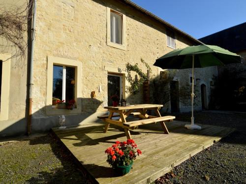 Osmanville House | Lovely Holiday Home in Osmanville with Terrace